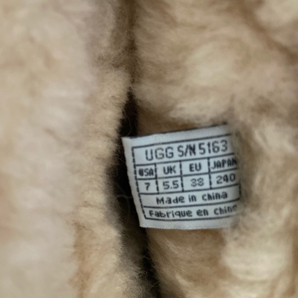 UGG boots- tall  Sherpa lined, upside lace up black size 7 - Picture 6 of 7